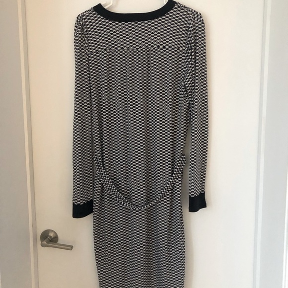 Michael Kors dress. Navy and white. Gold chain. medium - Picture 2 of 4